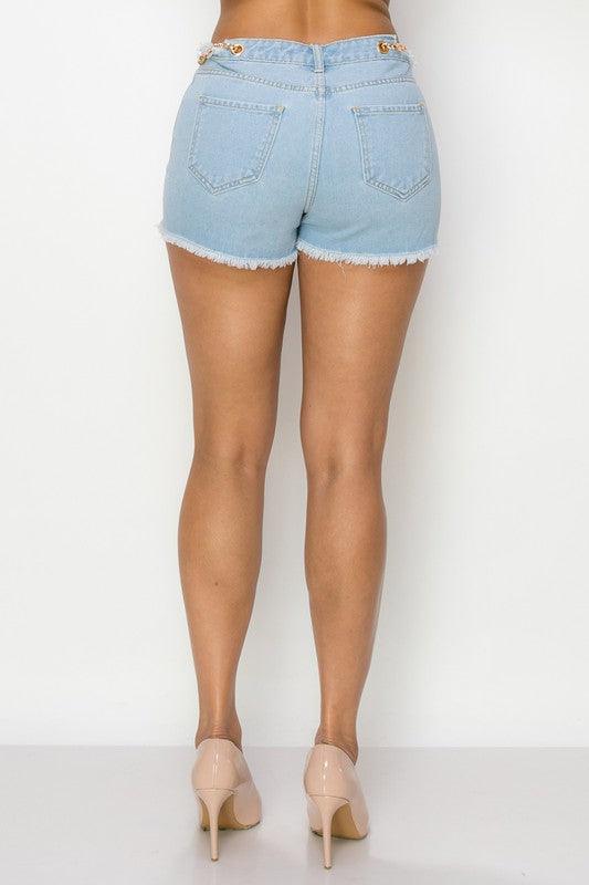 side chain detailed denim shorts