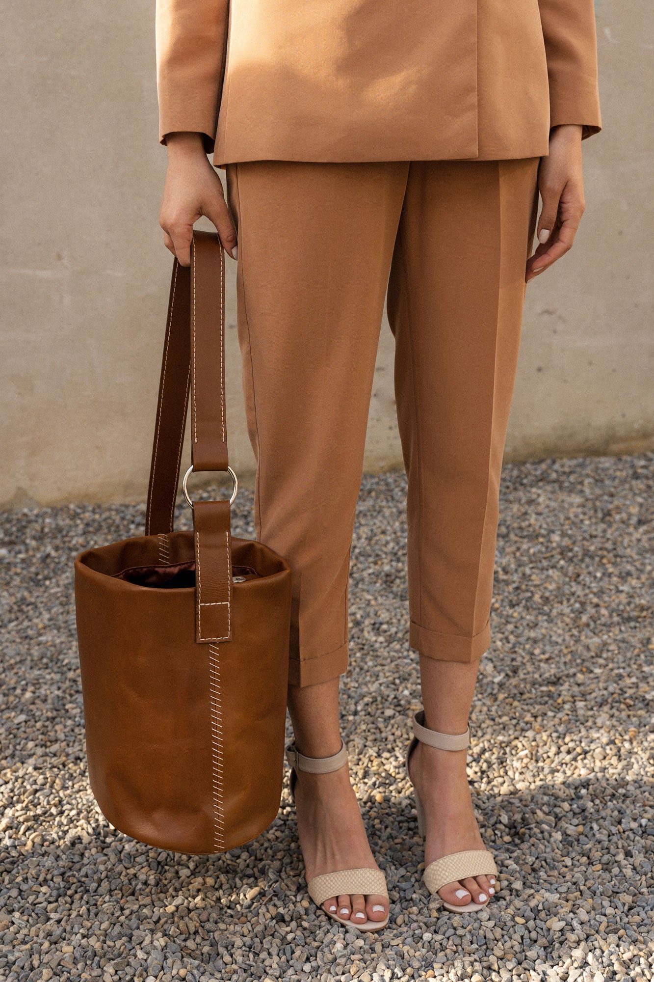 brown bucket bag