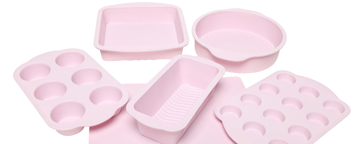 https://cdn.shopify.com/s/files/1/0047/7374/0614/articles/Silicone-Bakeware.jpg?v=1585313863