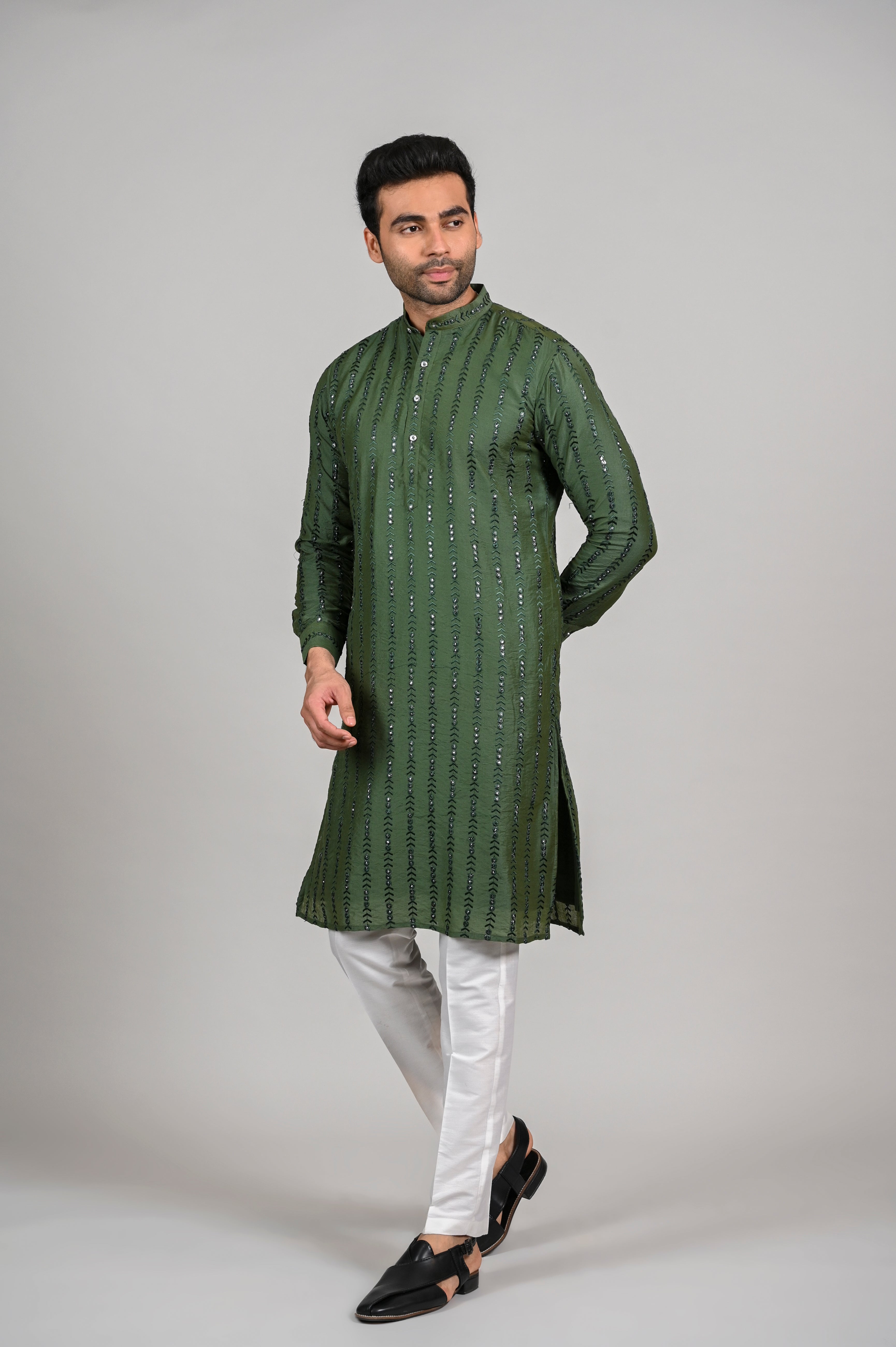 Indian Wedding Wear Kurta Pajama For Men | Indian wedding wear, Mehndi  dress for mens, Kurta designs