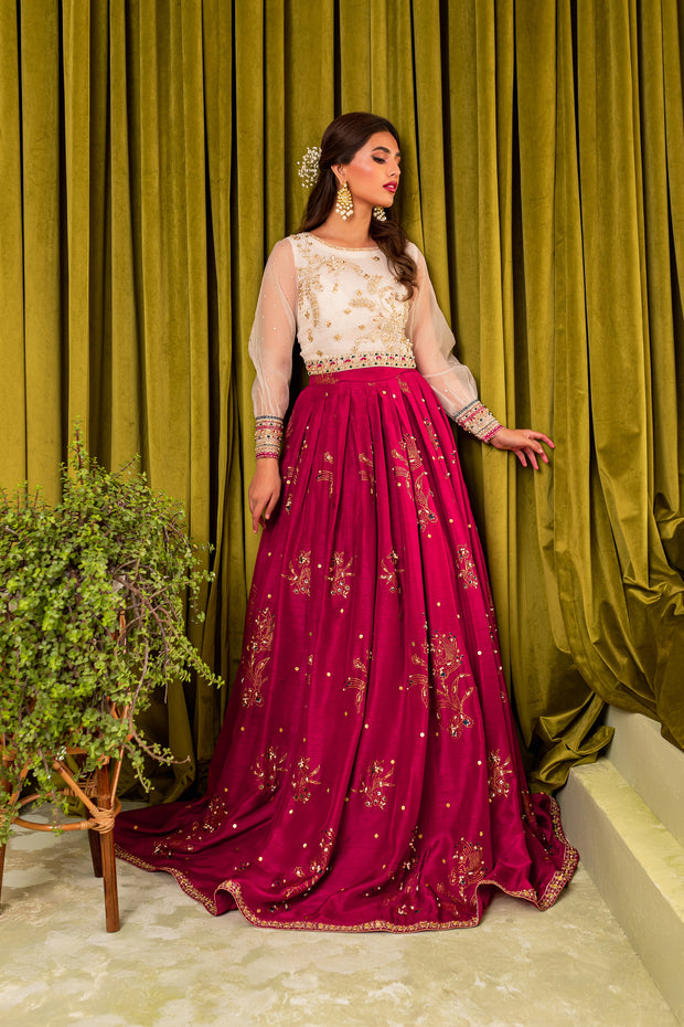 Golden Lehenga and Blouse with Maroon Dupatta | Golden lehenga, Lehenga,  Party wear dresses