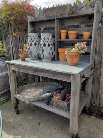 Lee Displays Potting Table with Wicker Rattan Basket 