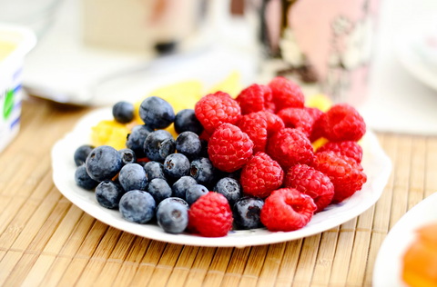 plate-of-mixed-berries