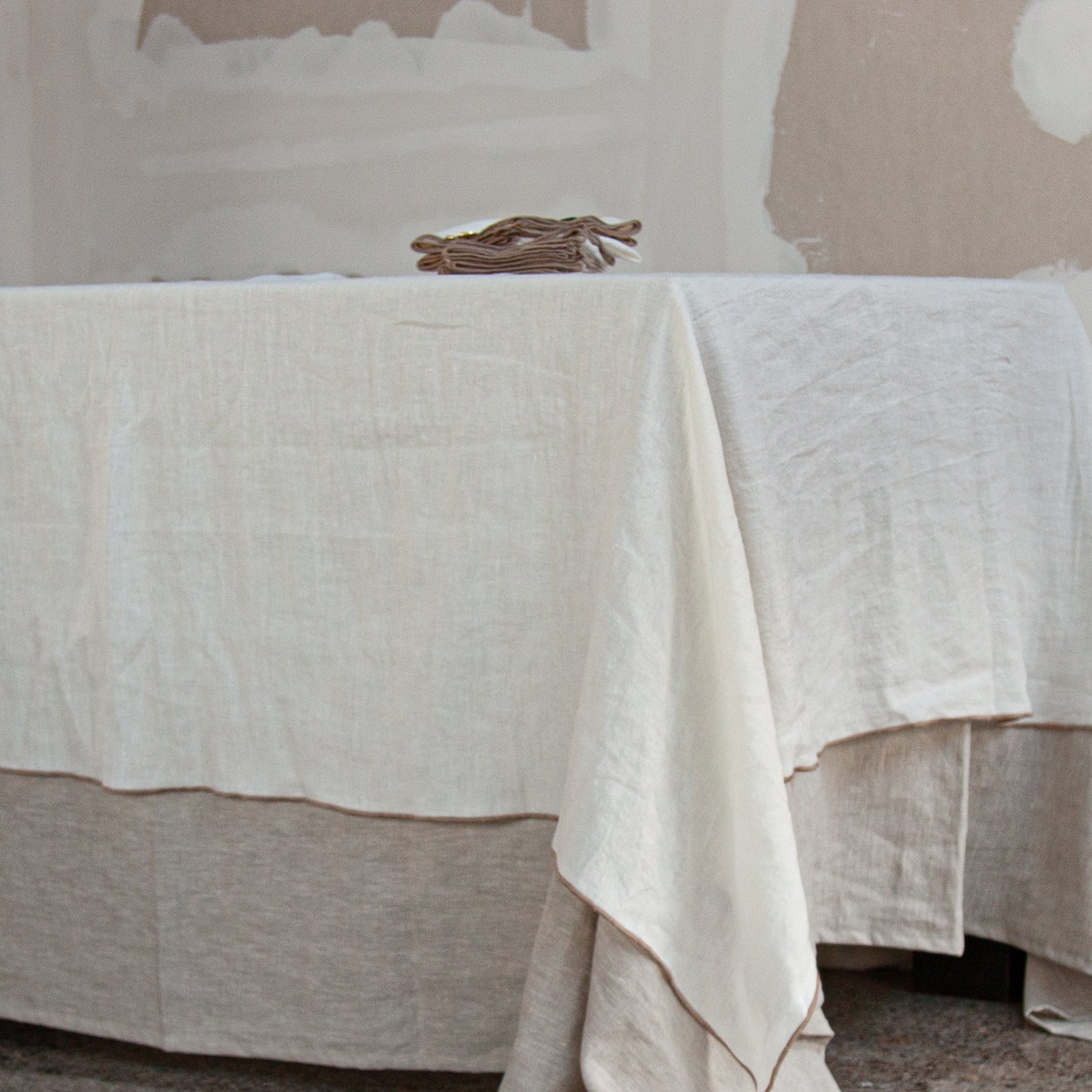 Simplemente desbordando camisa Honestidad Washed Linen Tablecloths | dELENZO – dE.LENZO