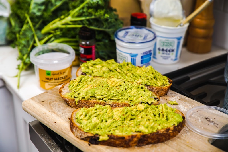 100 Calorie Snacks: Avocado on whole wheat toast