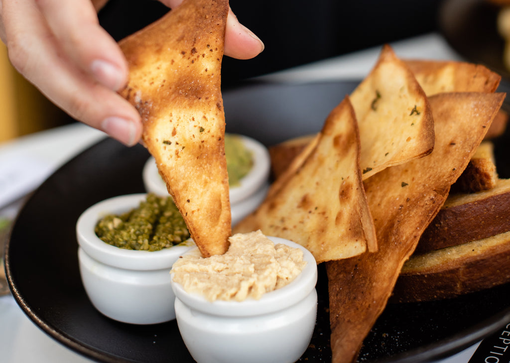 Low fat snacks: Pita chip dipped in hummus