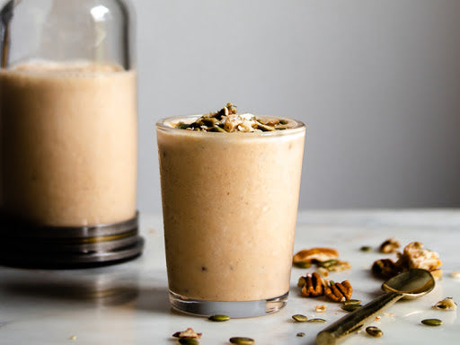 Low-carb pumpkin and pecan smoothie