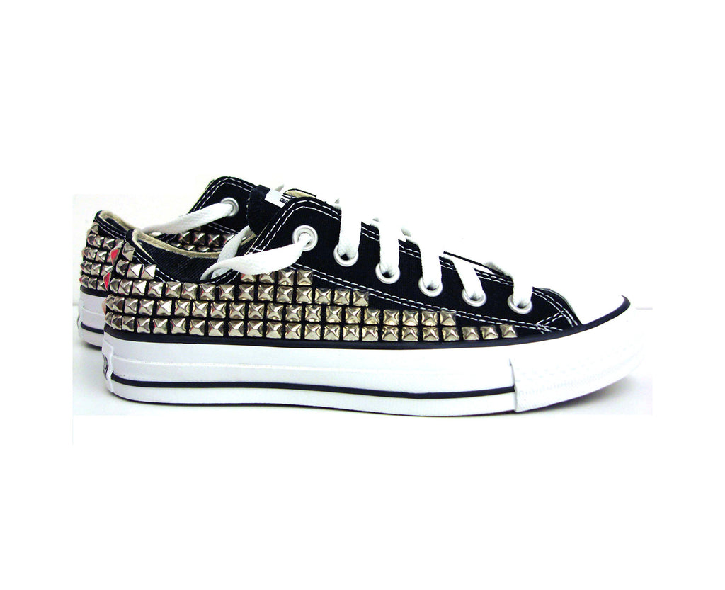 skull stud converse