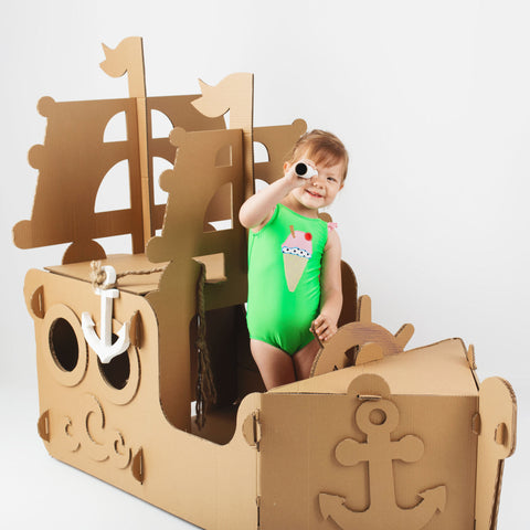 barco de cartón juguete para niños