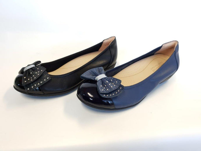 extra wide women's flats