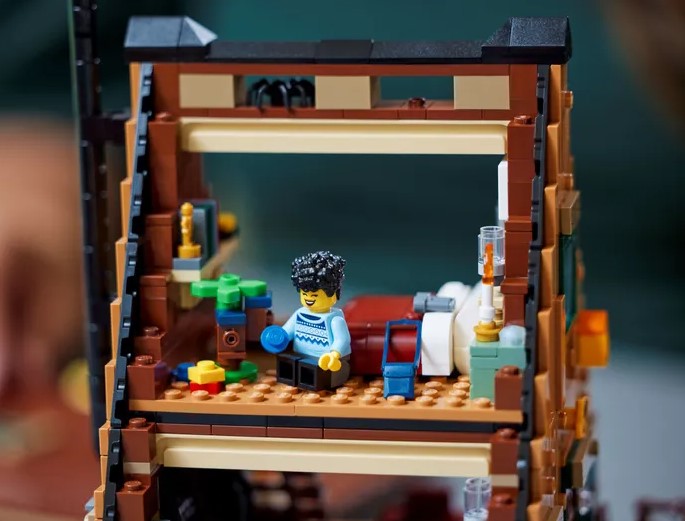 A-Frame Cabin Lego cons