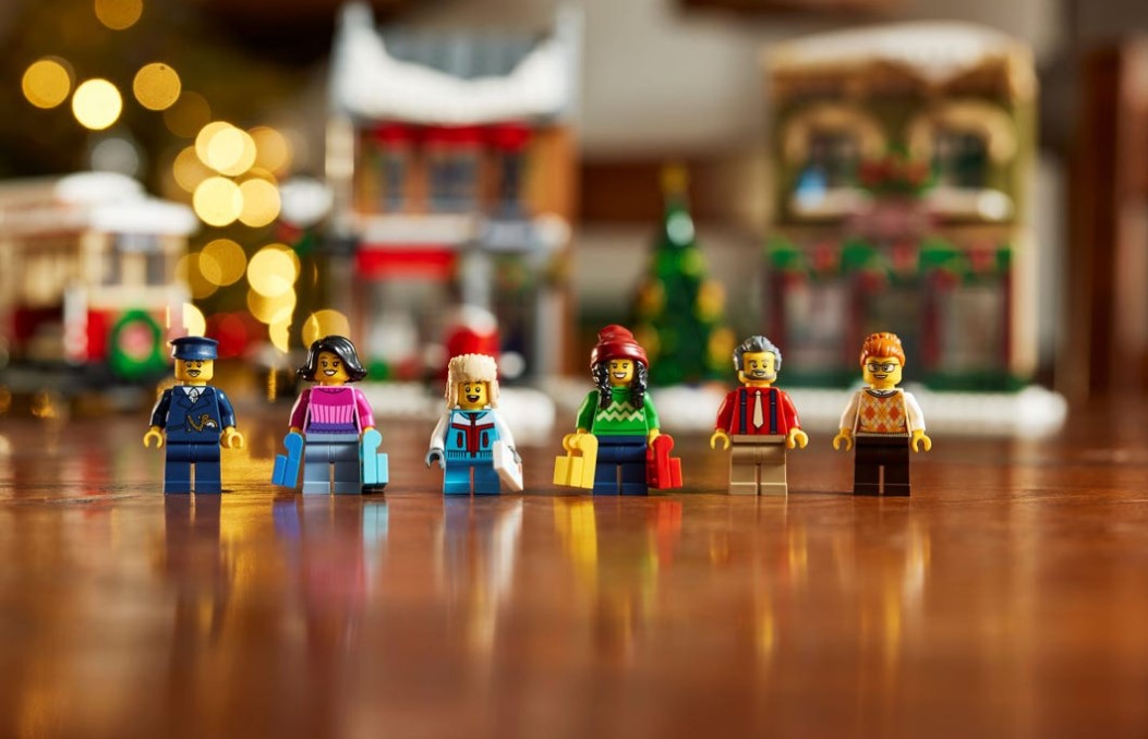 LEGO Holiday Main Street 10308 minifigures