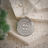 celtic necklace heavier curb chain-1.jpg__PID:392b7bcd-263d-44c0-88fb-c92e277ce5b1