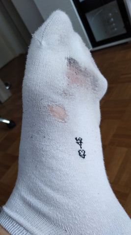 Loch im Socken - Neue Socken kaufen bei SNOCKS.com