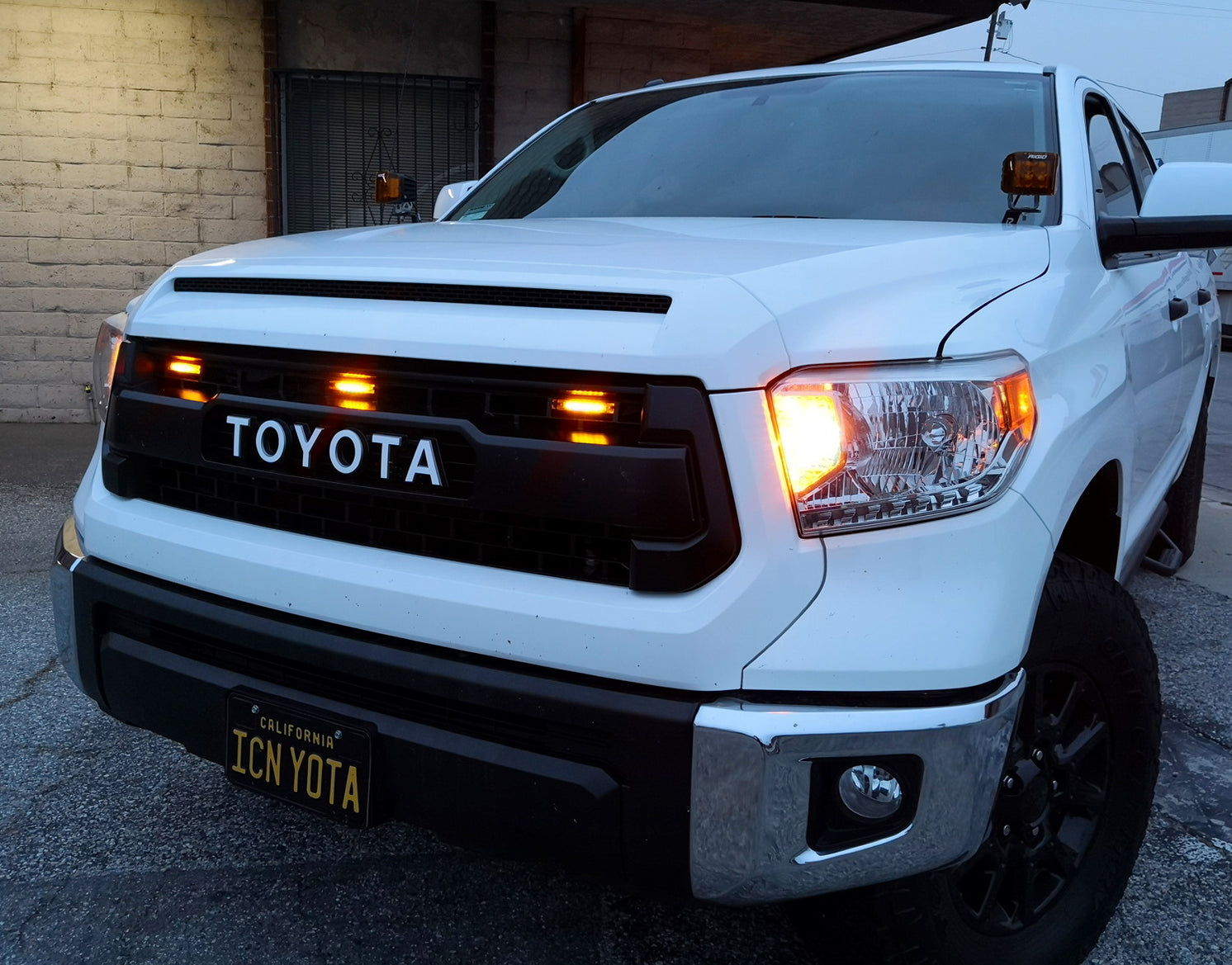 14-up Toyota Tundra Amber LED Center Grille Running Light Kit — iJDMTOY.com