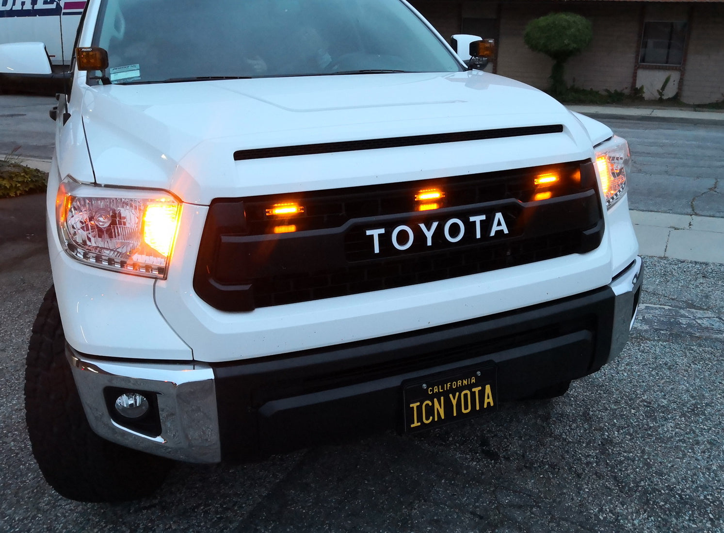 Toyota Tundra Grill Lights