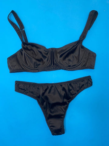 Araks - Estel Y Thong in Black