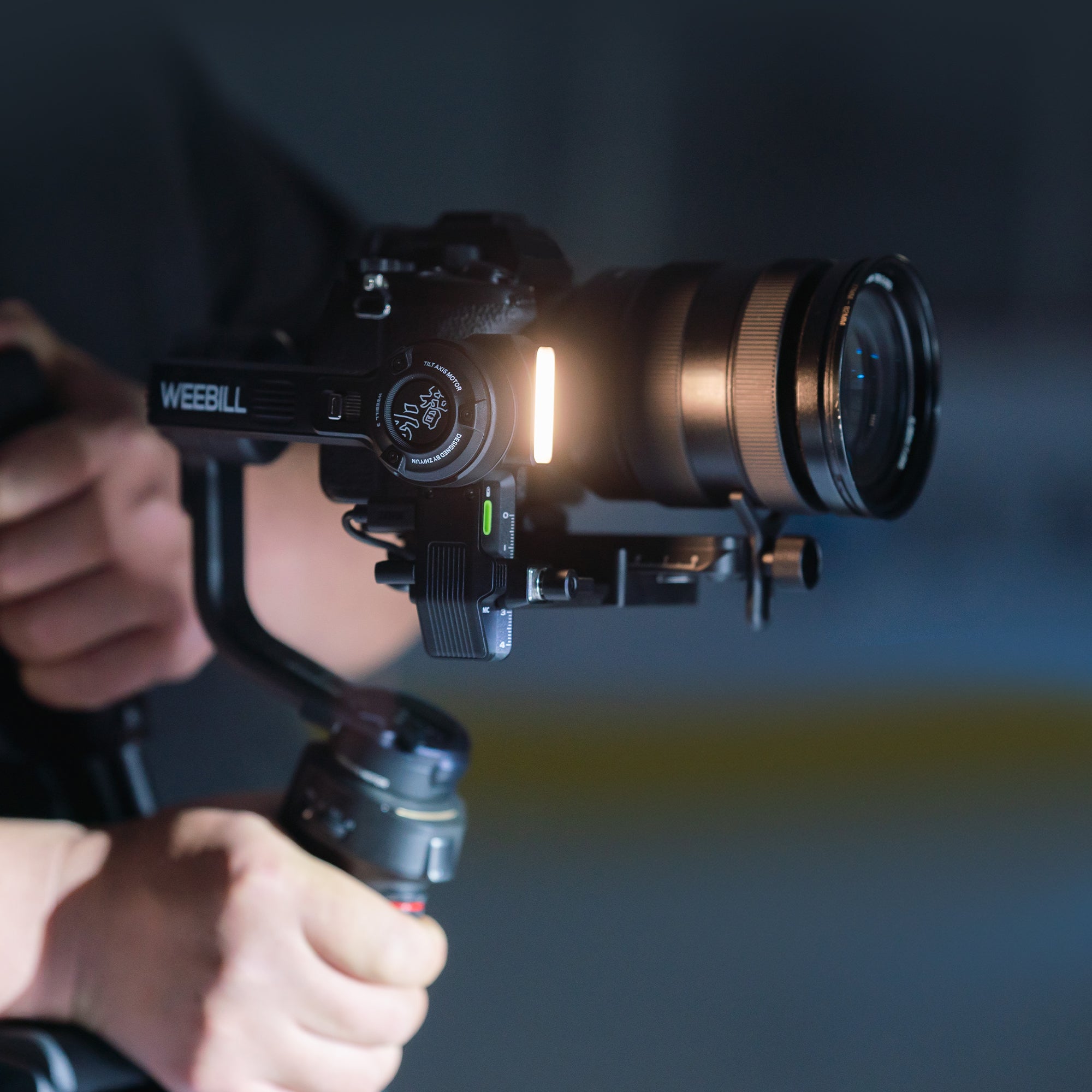 The built-in fill light and microphone give you an incredible efficient filming experience than ever