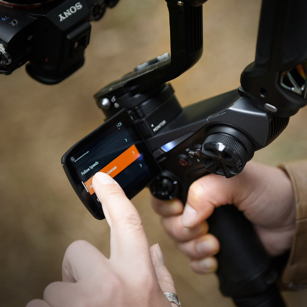 Weebill 2 has a 2.88" touch screen to adjust the parameters of the gimbal and camera