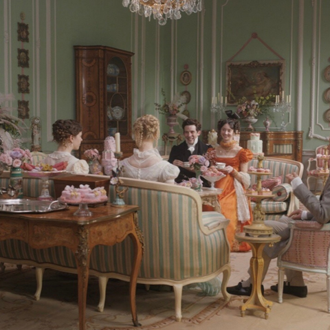 Image of the drawing room taken from the 2020 movie of Emma