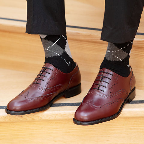 Burgundy men brogues. Best wingtip shoes for all your outfits