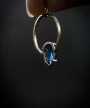 Load image into Gallery viewer, Kyanite Prong Pendant