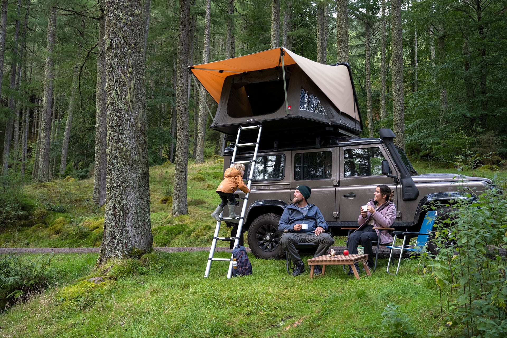 Im Wald mit dem Hapro Vista Hybrid Dachzelt die Natur erleben