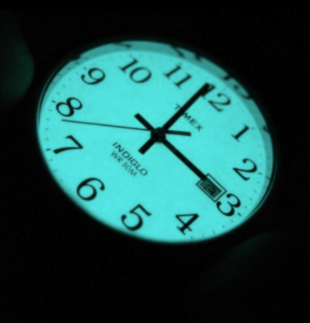 Timex-Easy-Reader-Indiglo-glowing