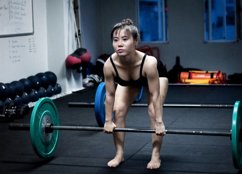 woman deadlifting