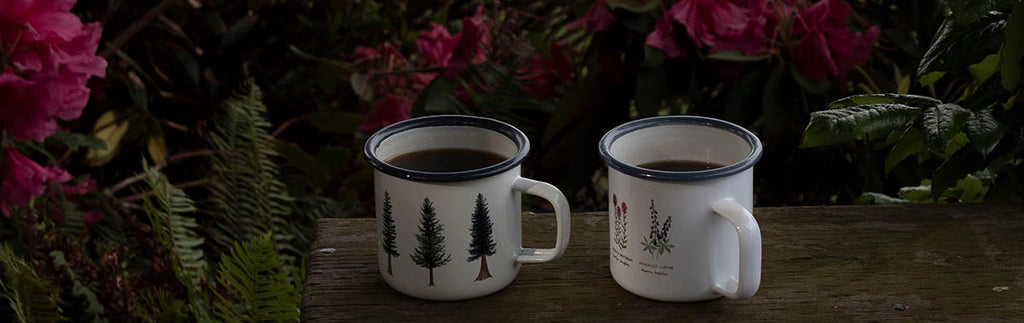 two camp mugs with coffee