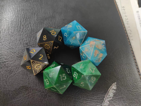 Multiple Ascendice d20s in a circle