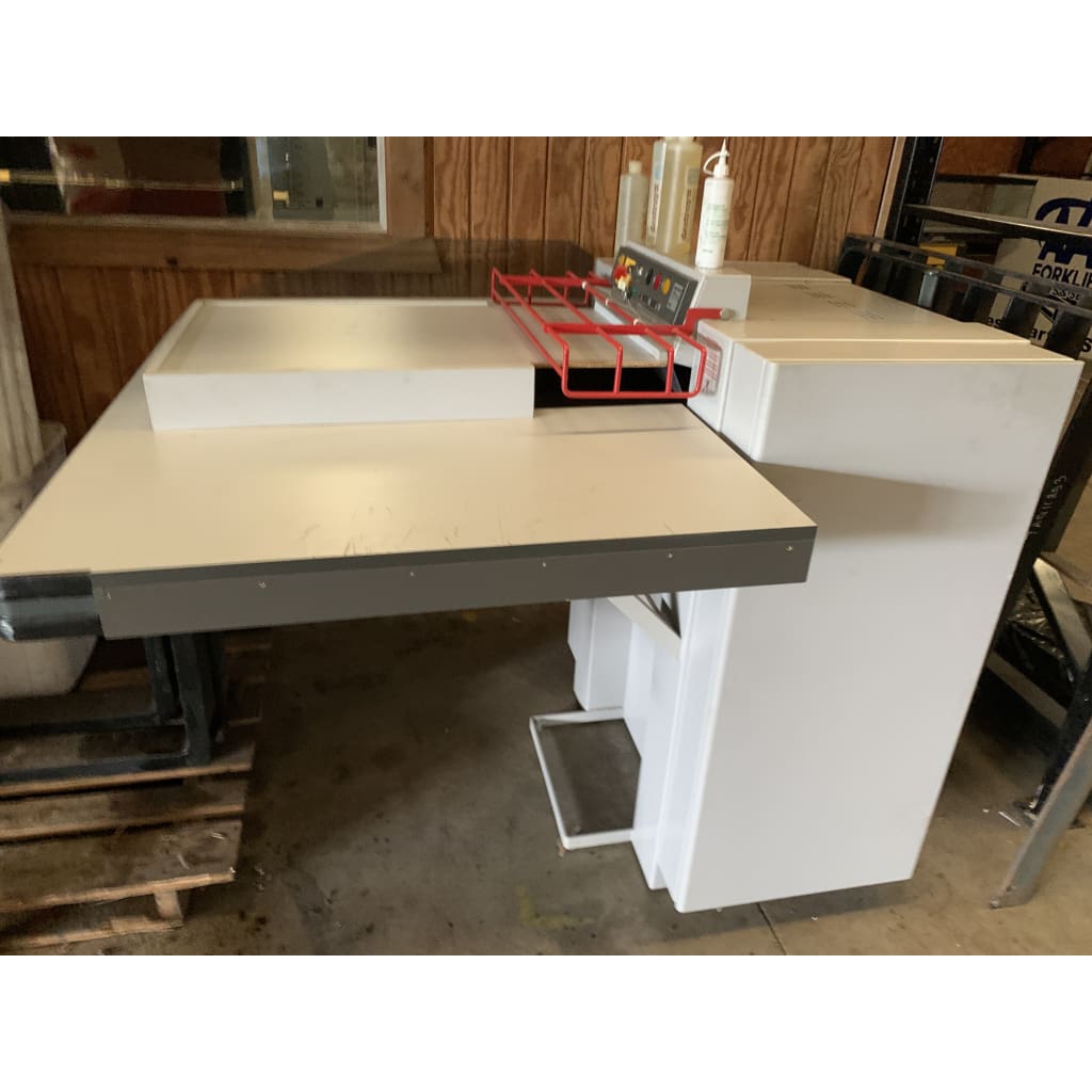 https://cdn.shopify.com/s/files/1/0049/7139/7235/products/ideal-destroyit-4104-conveyor-feed-strip-cut-paper-shredder-cardboard-box-3ph-equipment-other-aaa-forklifts-furniture-table-desk-918.jpg