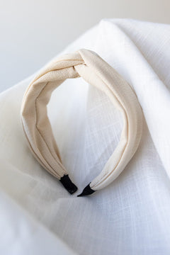 CRINKLE TEXTURE HEADBAND WITH KNOT IN SAND