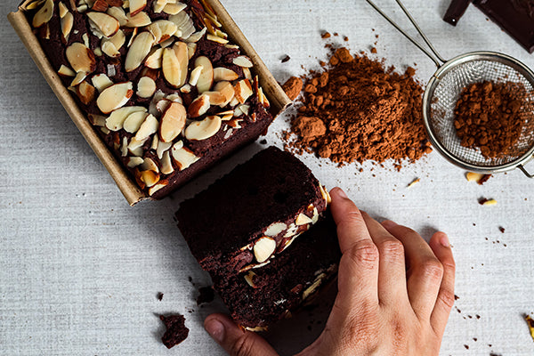 Cocoa and hazelnut pound cake topped with almonds.