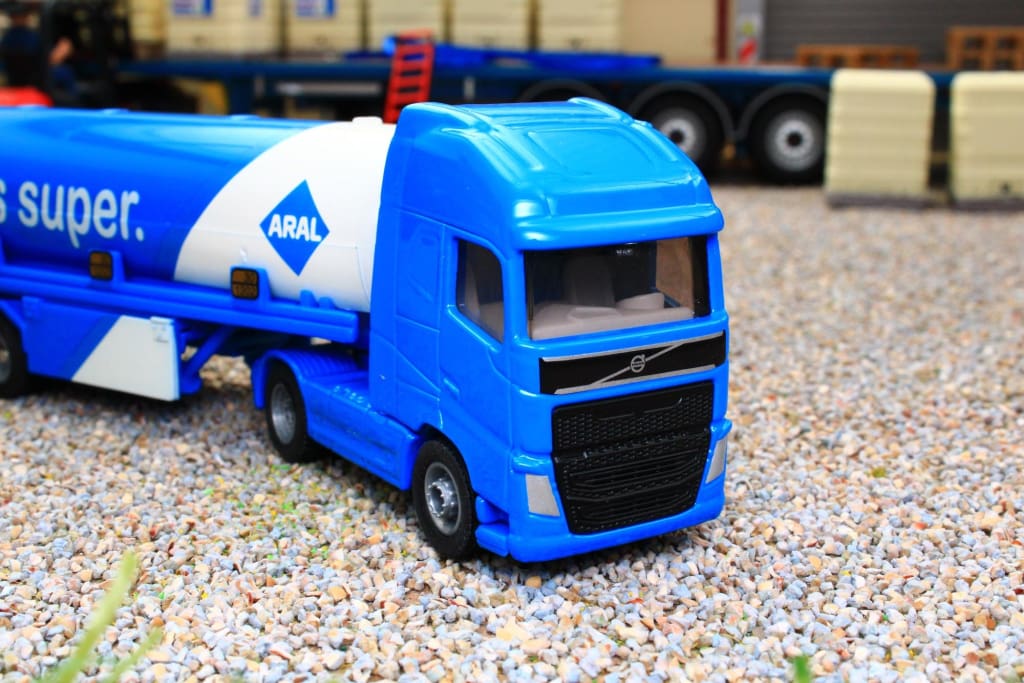toy articulated lorry