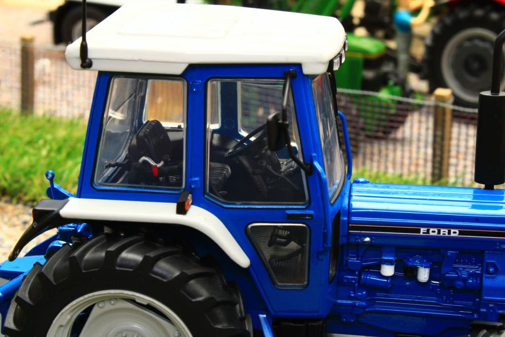 Uh2865 Universal Hobbies Ford 7810 Tractor 1987 Back In Stock