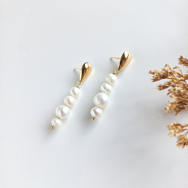Bridal bloom - Classic Drop of 4 Fresh Water Pearls 18K gold plated teardrop post