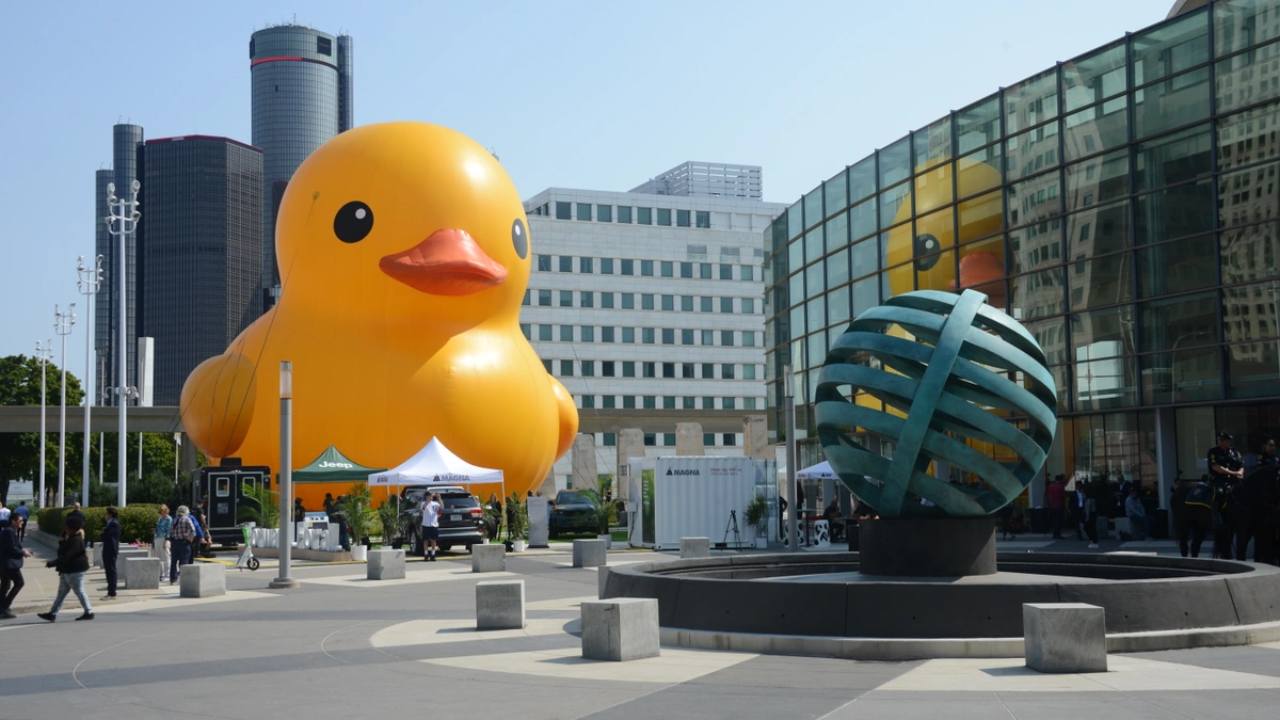worlds-largest-rubber-duck-at-detroit-auto-show