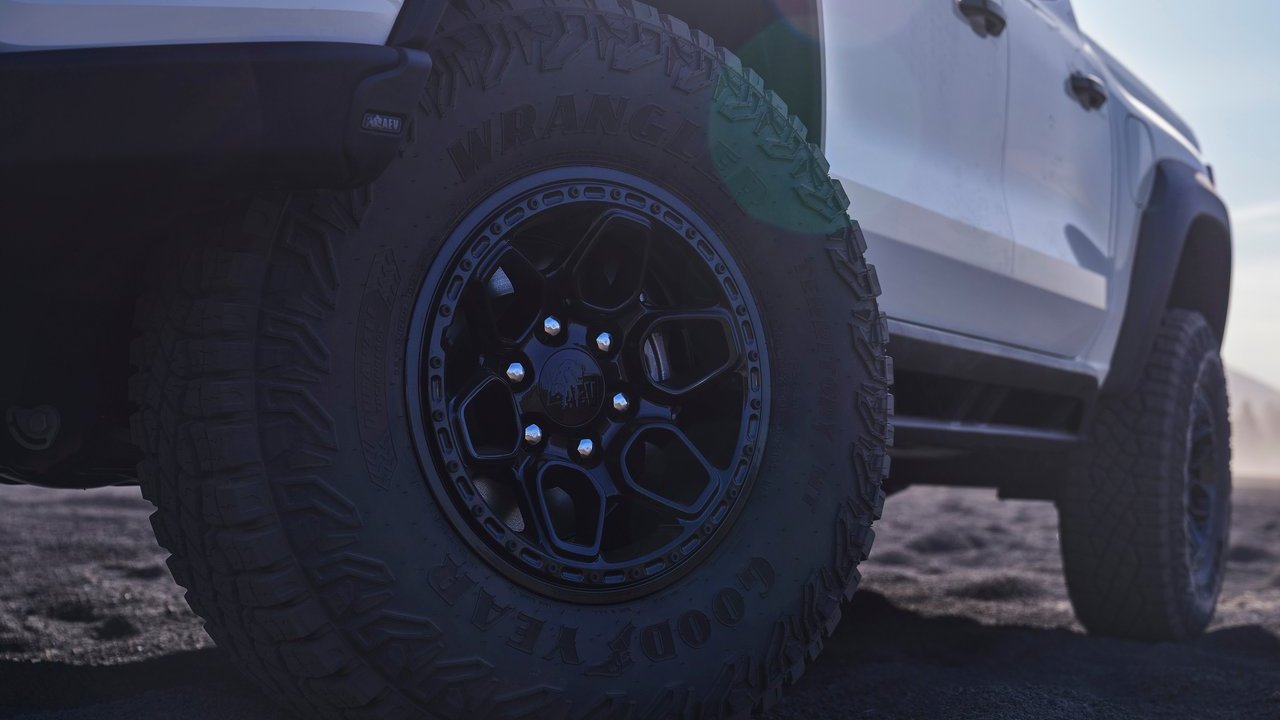 Chevrolet Colorado 2024 Tires