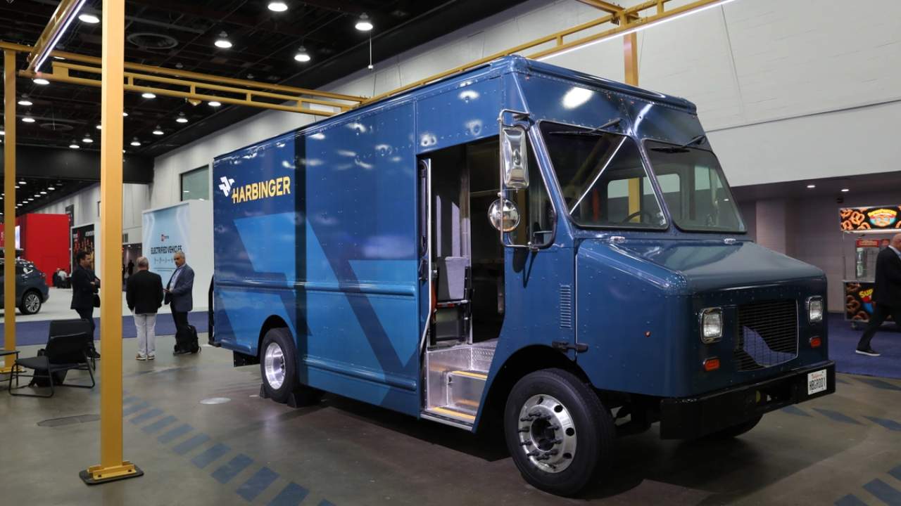 harbinger-vehicle-show-in-detroit-autoshow