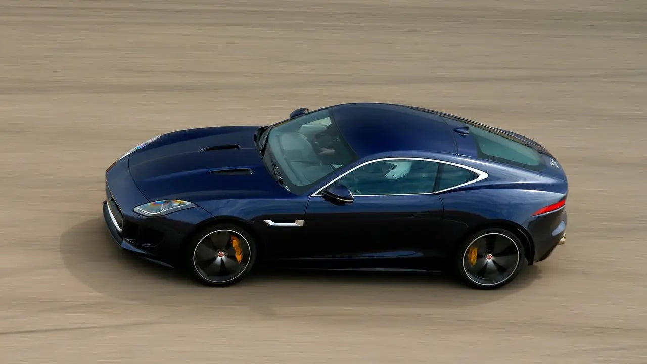 Jaguar-F-Type_R_Coupe-2015