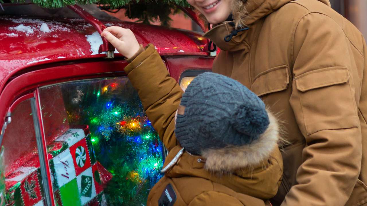 child-with-christmas-car