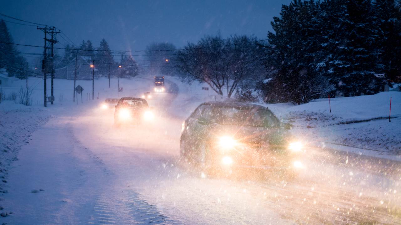 cars-in-snow-storm