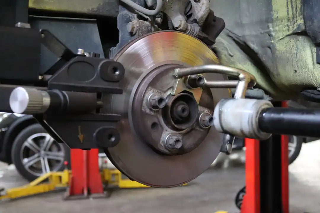 A picture of a brake system opened for maintenance