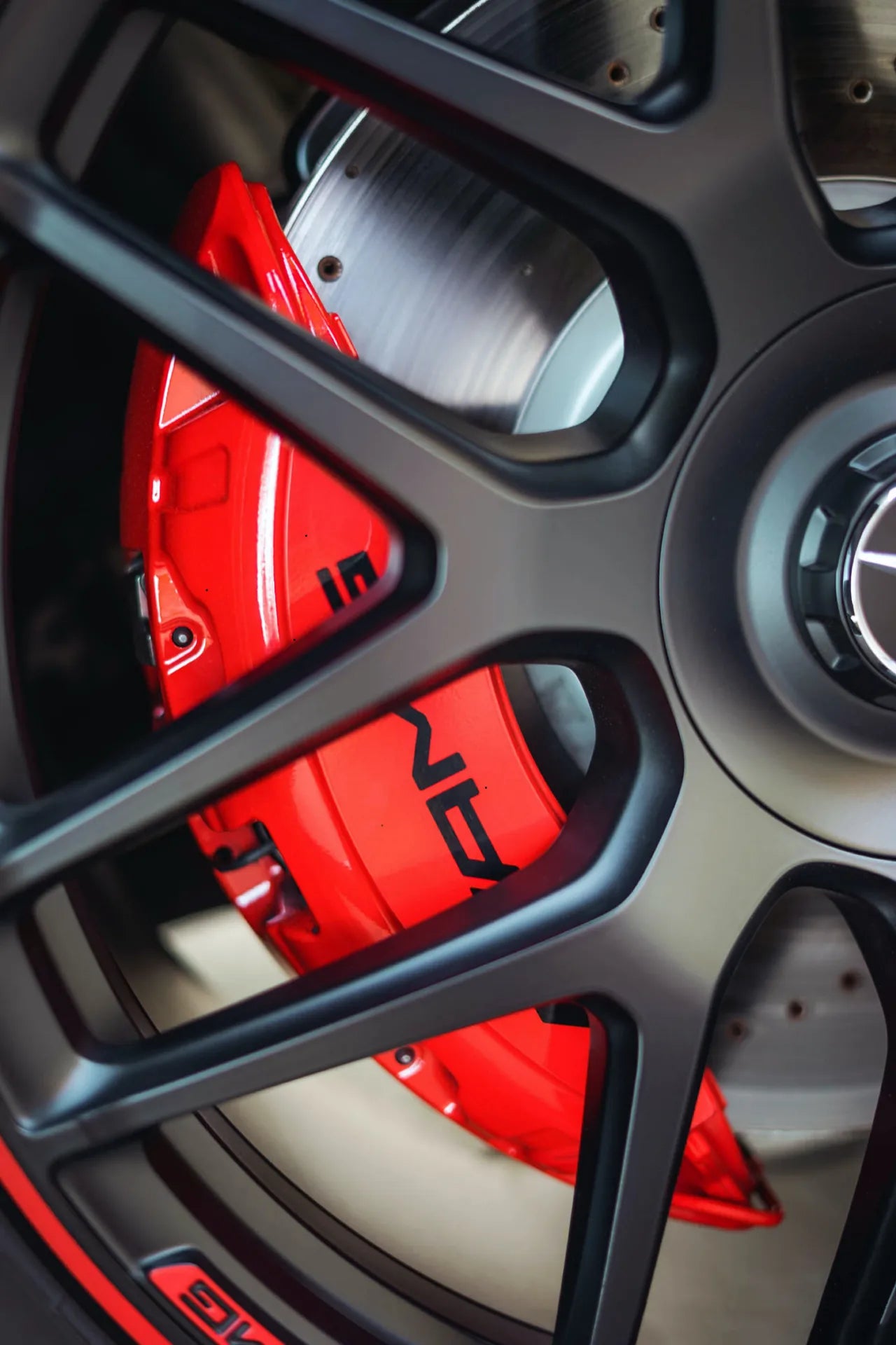 Red AMG-Mercedes Brake Calipers with upgraded pads