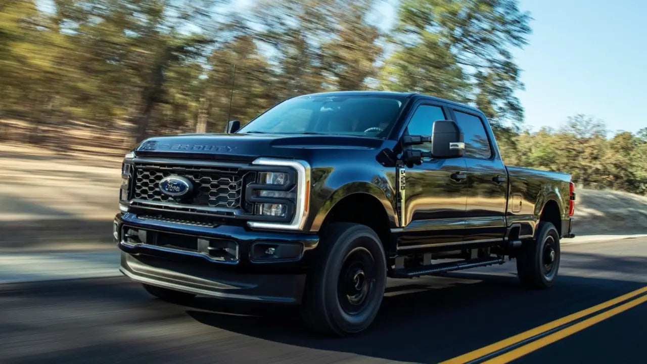 ما هي السرعة التي يمكنك القيادة بها في سيارة F250 Super Duty ذات الأربع عجلات؟