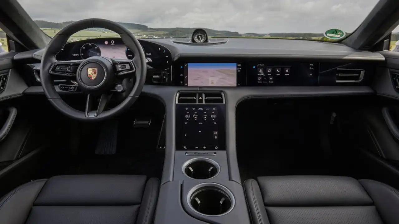 The interior design of Porsche Taycan Turbo S 
