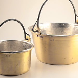 https://cdn.shopify.com/s/files/1/0050/1275/0447/collections/Brass_Kettle_300x300_ec80c5a9-7961-47a7-98fd-8683c6657b9e.jpg?v=1538765939