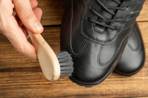 Cleaning the shoe with a brush