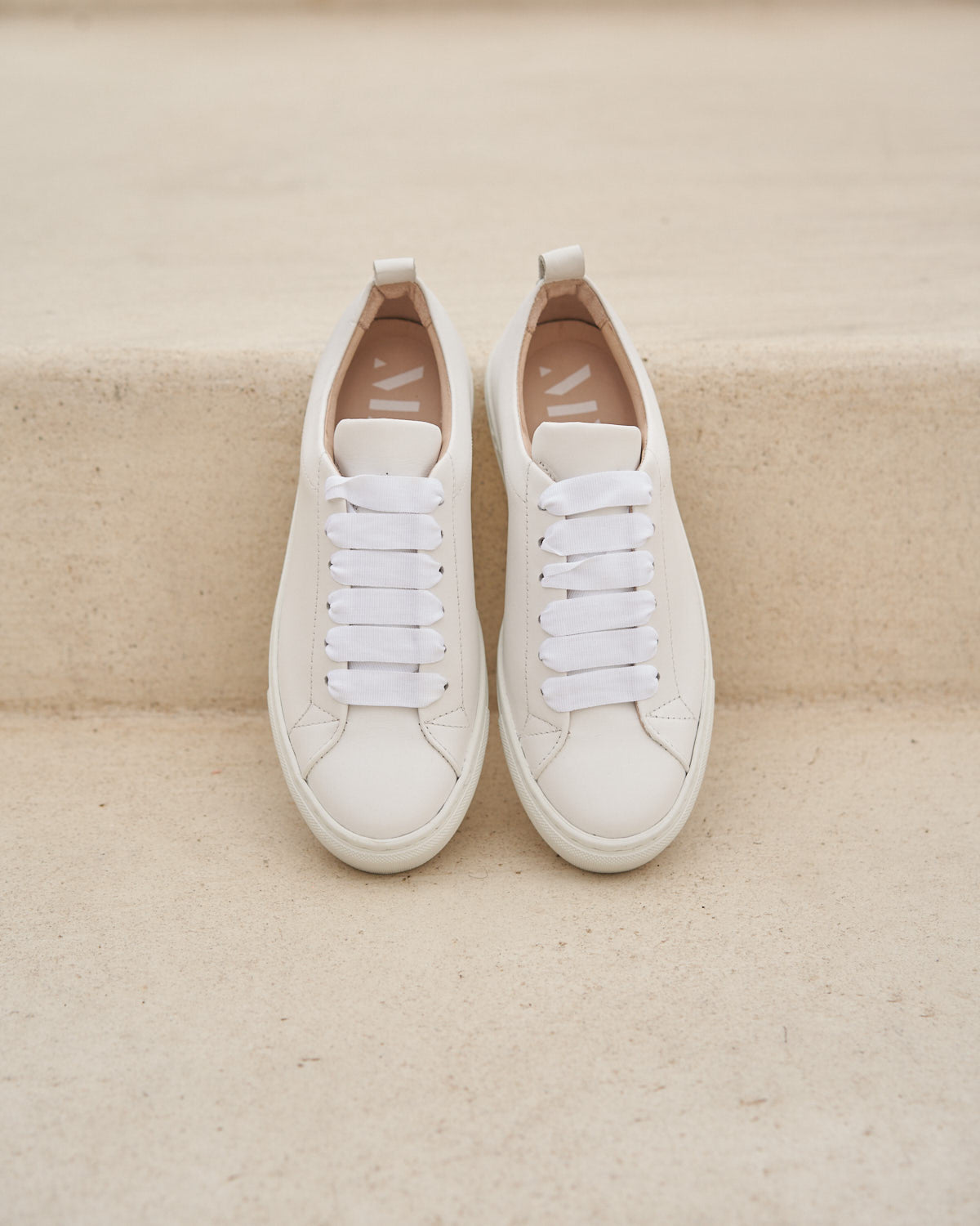 Manebí | Flat Sneakers - Canyon - Off White